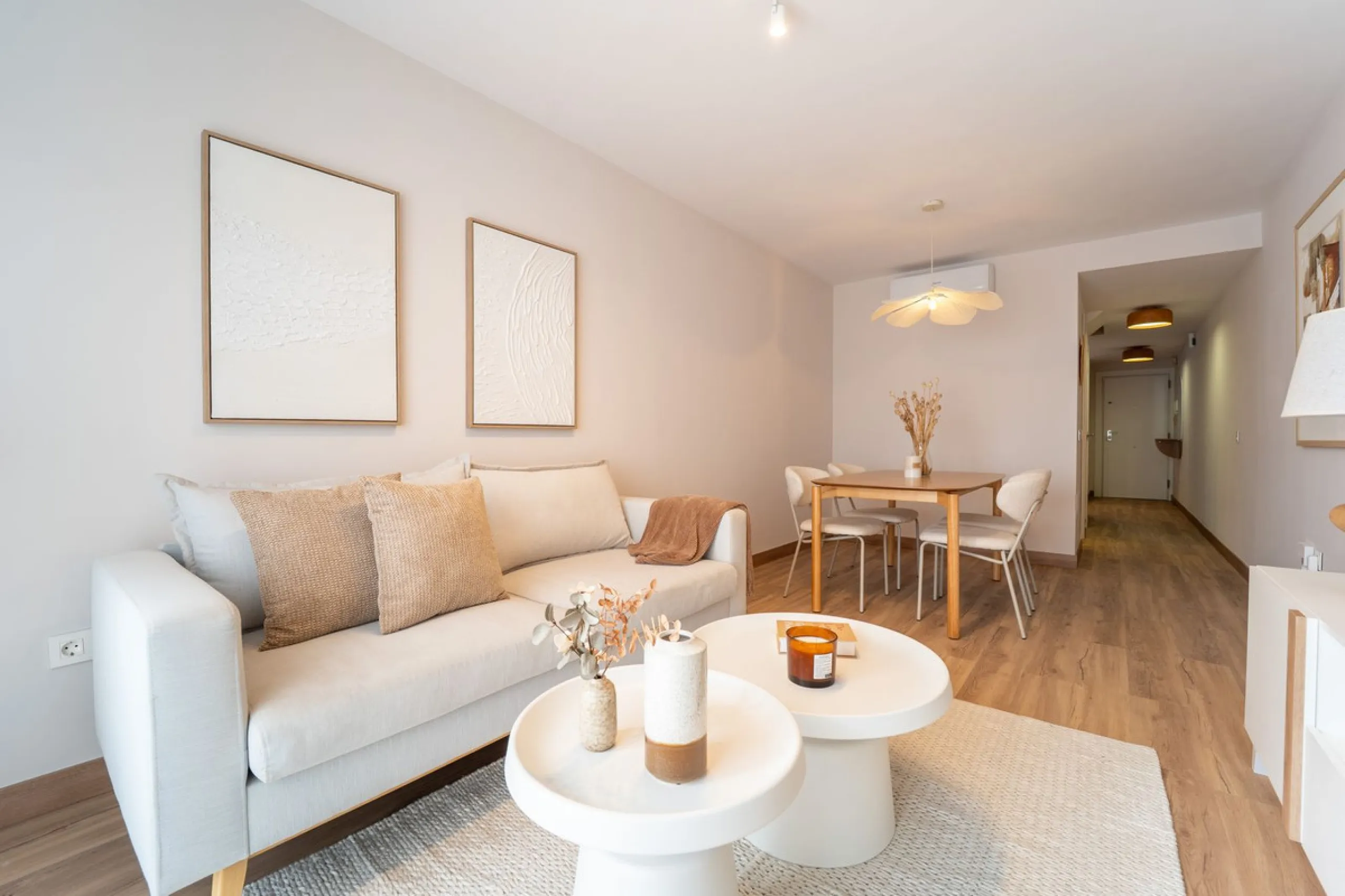 Lovely 3 bedroom Top floor Duplex  with fantastic location.