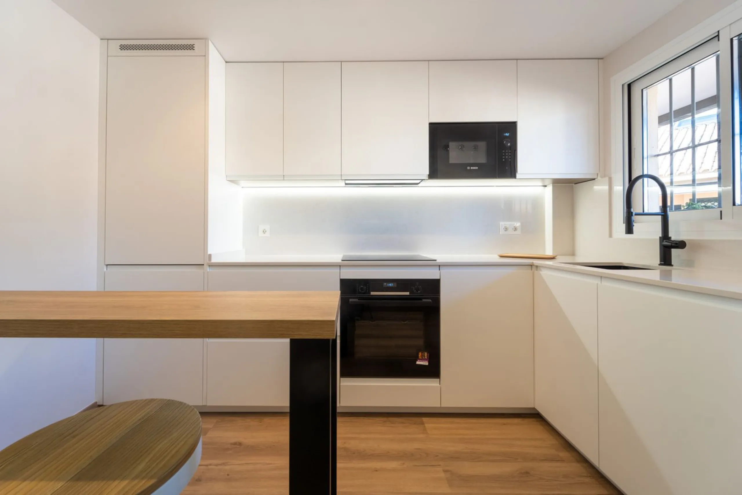 Lovely 3 bedroom Top floor Duplex  with fantastic location.