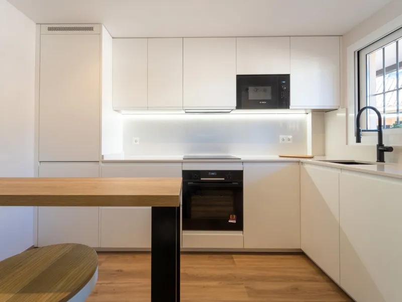Lovely 3 bedroom Top floor Duplex  with fantastic location.