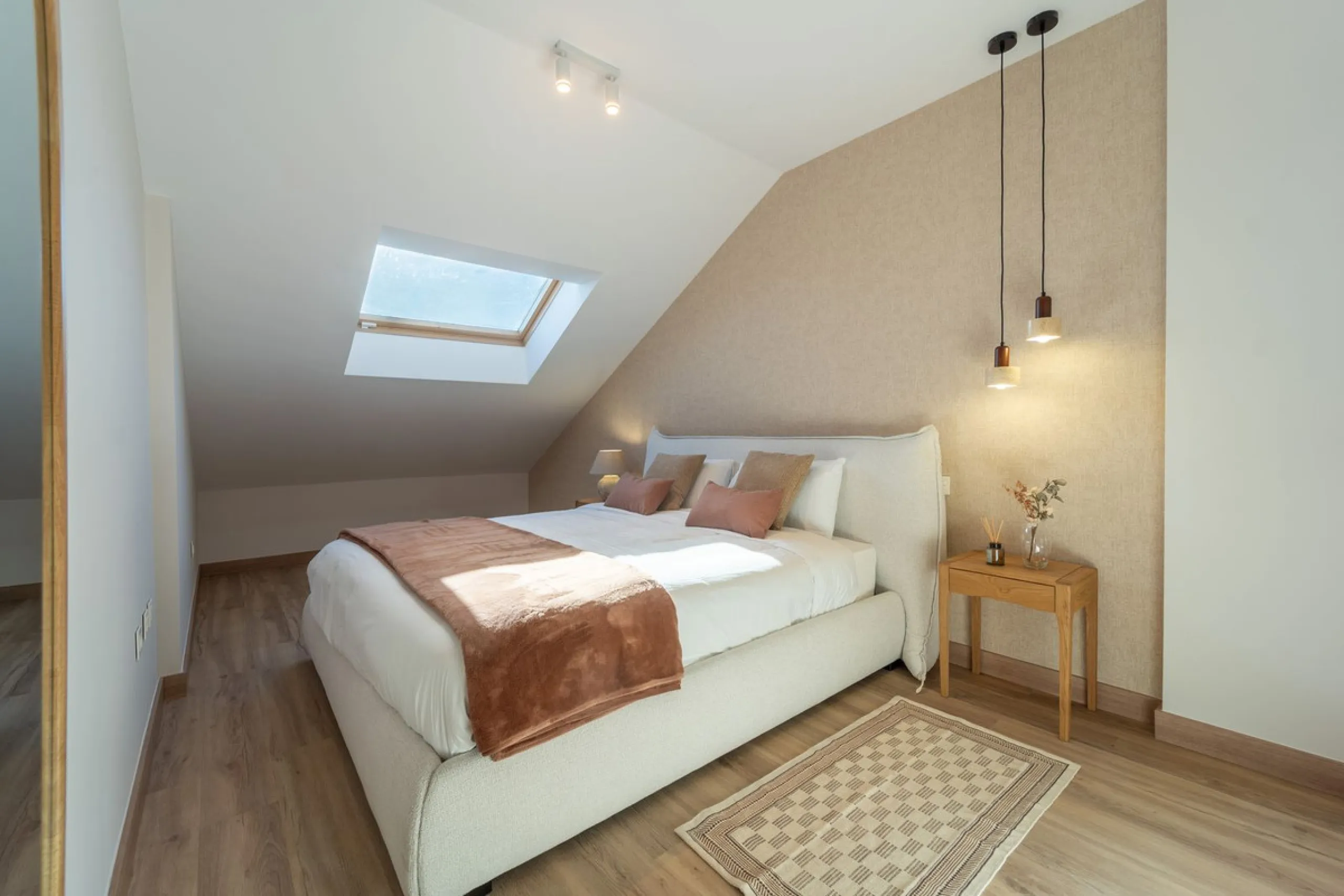 Lovely 3 bedroom Top floor Duplex  with fantastic location.