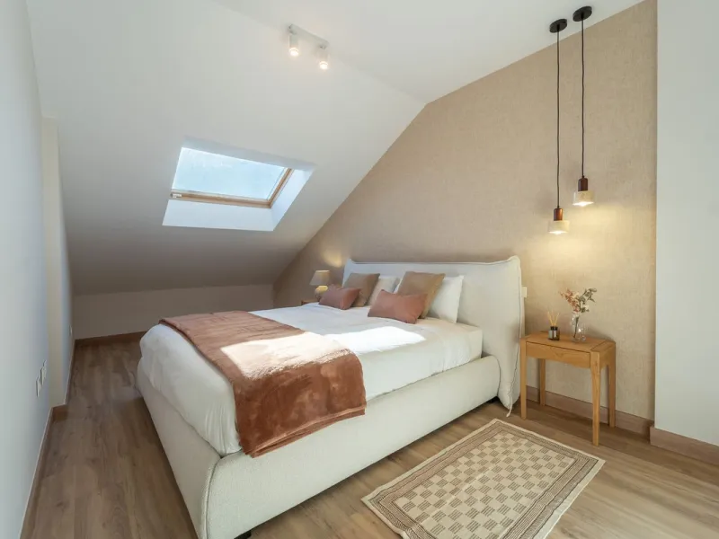 Lovely 3 bedroom Top floor Duplex  with fantastic location.