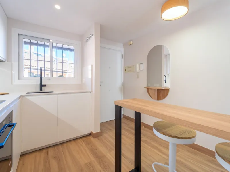 Lovely 3 bedroom Top floor Duplex  with fantastic location.