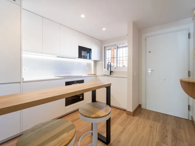 Lovely 3 bedroom Top floor Duplex  with fantastic location.