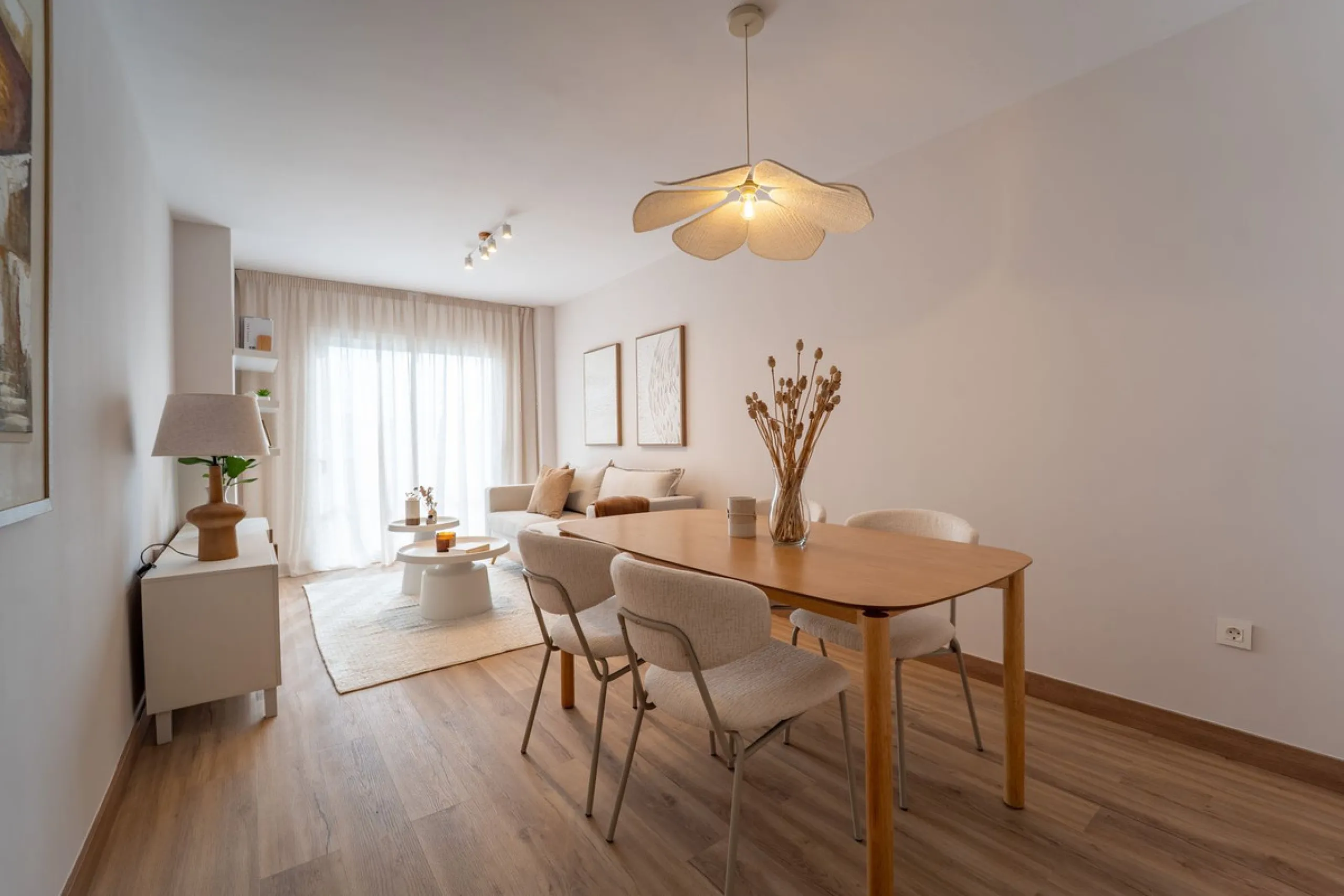 Lovely 3 bedroom Top floor Duplex  with fantastic location.