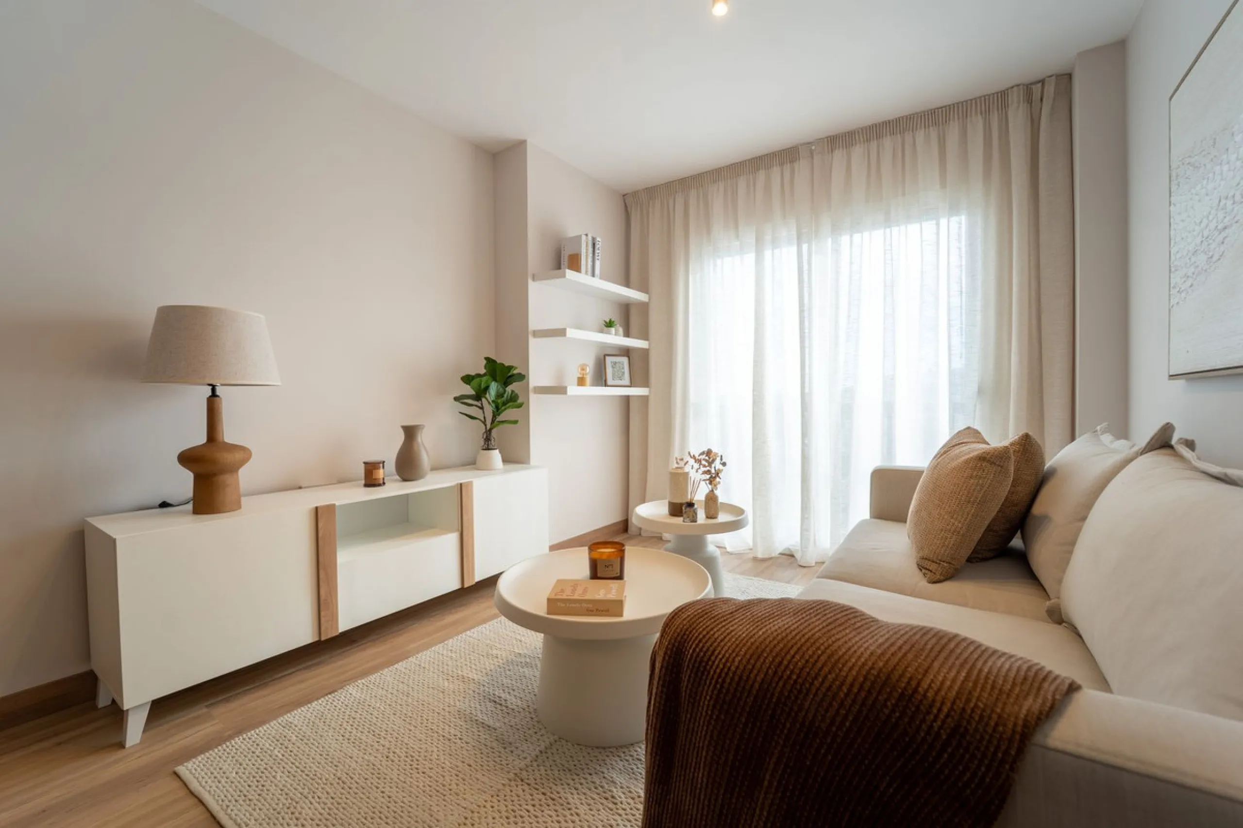 Lovely 3 bedroom Top floor Duplex  with fantastic location.