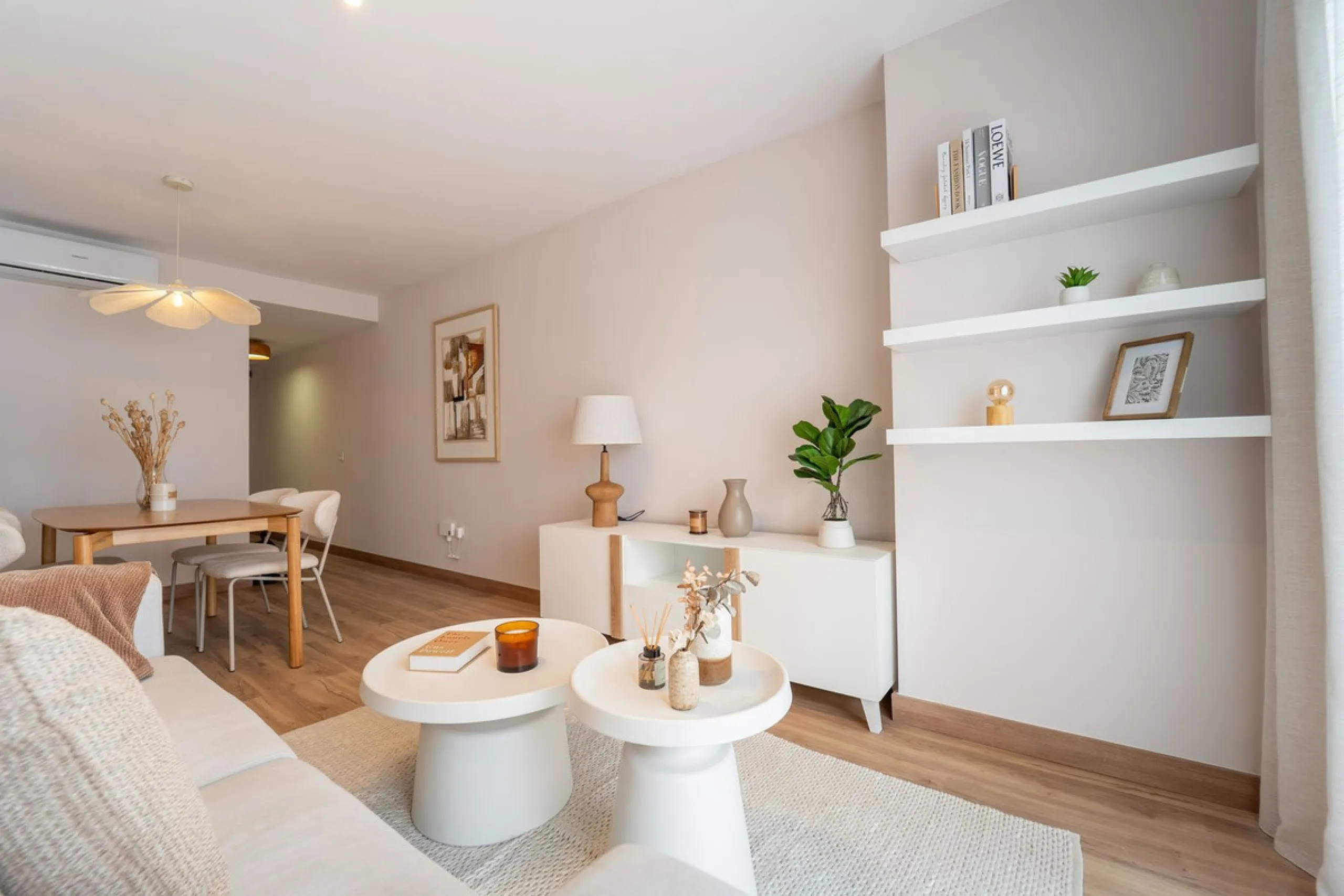Lovely 3 bedroom Top floor Duplex  with fantastic location.