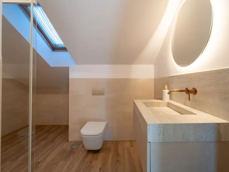 Lovely 3 bedroom Top floor Duplex  with fantastic location.