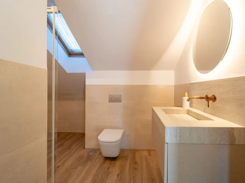 Lovely 3 bedroom Top floor Duplex  with fantastic location.