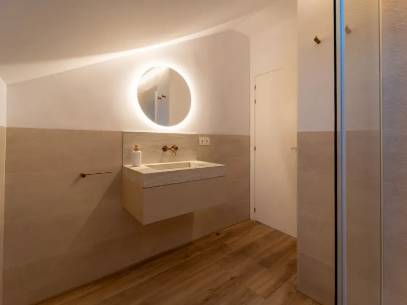 Lovely 3 bedroom Top floor Duplex  with fantastic location.