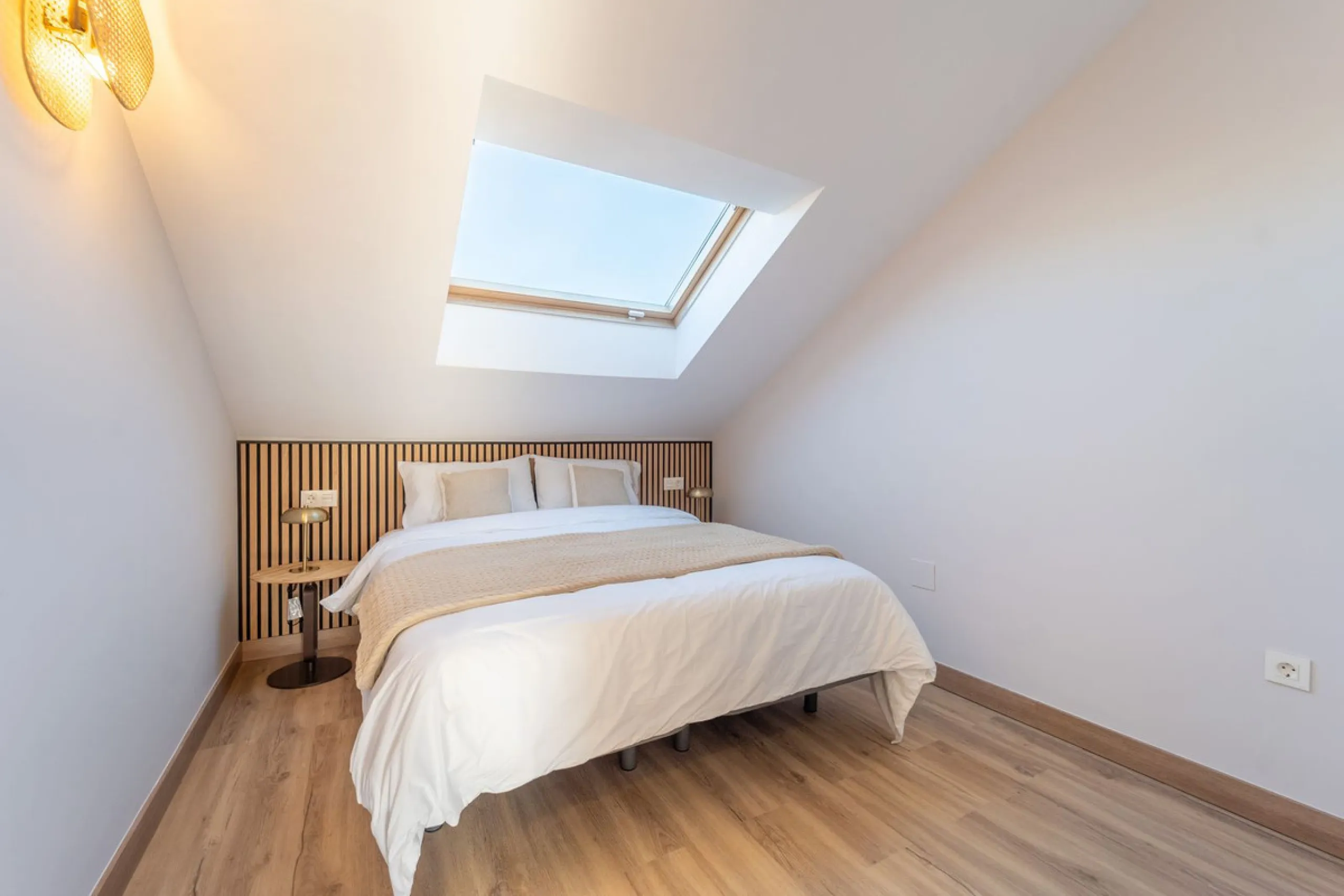 Lovely 3 bedroom Top floor Duplex  with fantastic location.