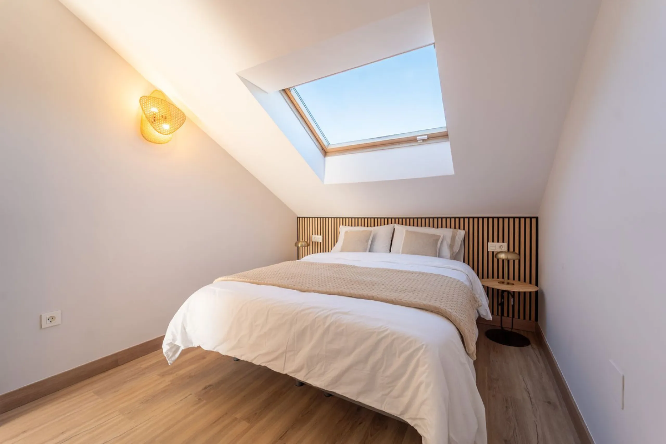 Lovely 3 bedroom Top floor Duplex  with fantastic location.
