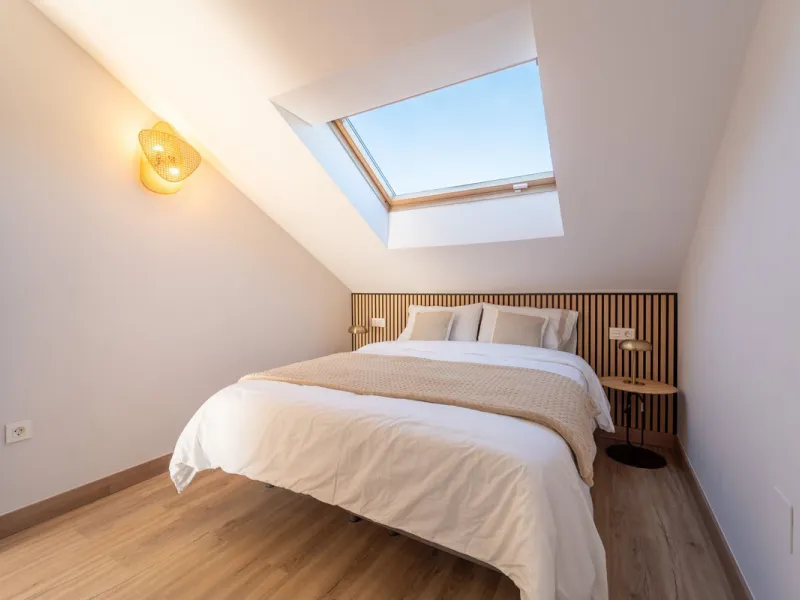 Lovely 3 bedroom Top floor Duplex  with fantastic location.