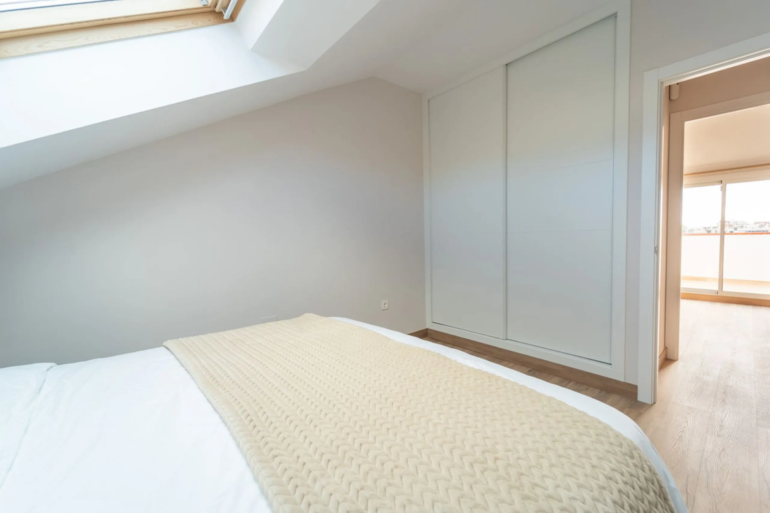 Lovely 3 bedroom Top floor Duplex  with fantastic location.