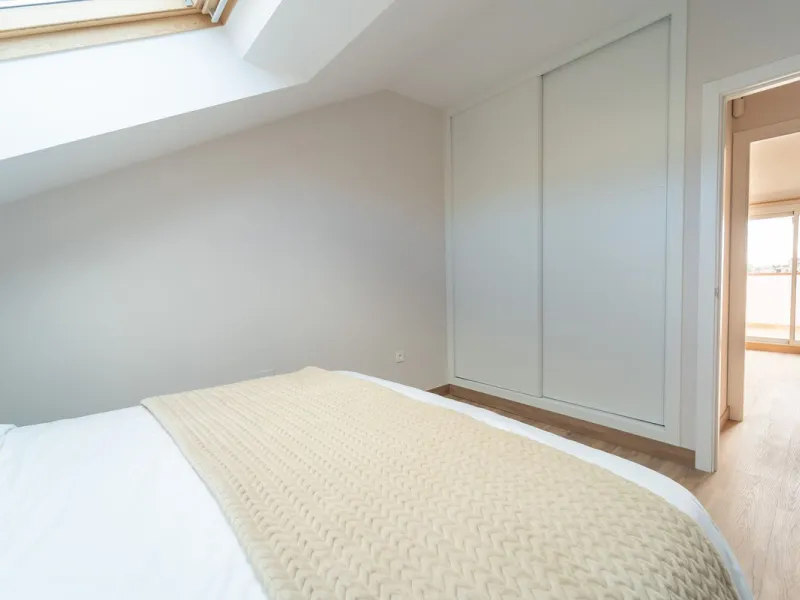 Lovely 3 bedroom Top floor Duplex  with fantastic location.
