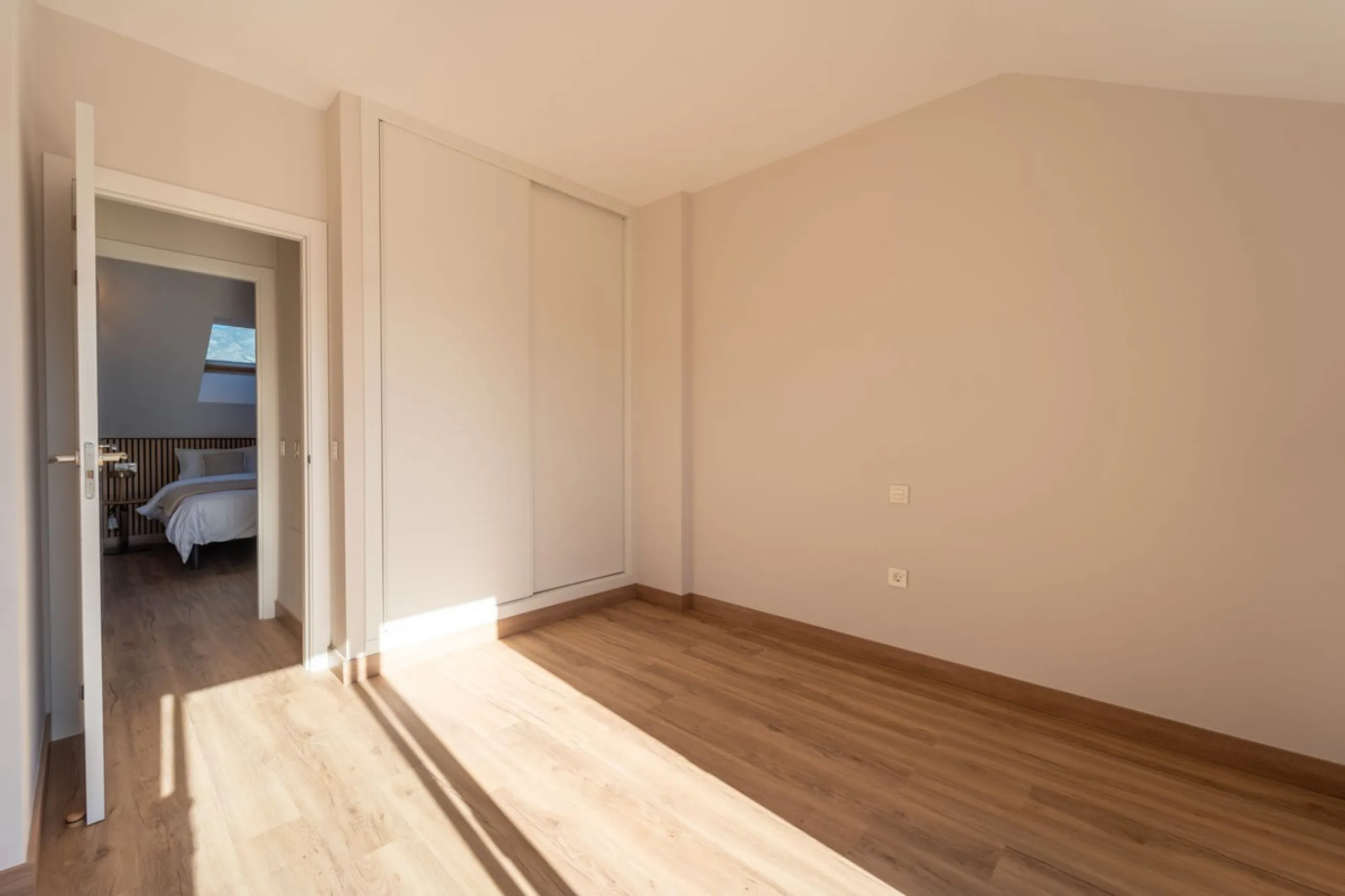 Lovely 3 bedroom Top floor Duplex  with fantastic location.