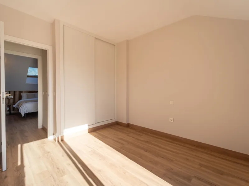 Lovely 3 bedroom Top floor Duplex  with fantastic location.