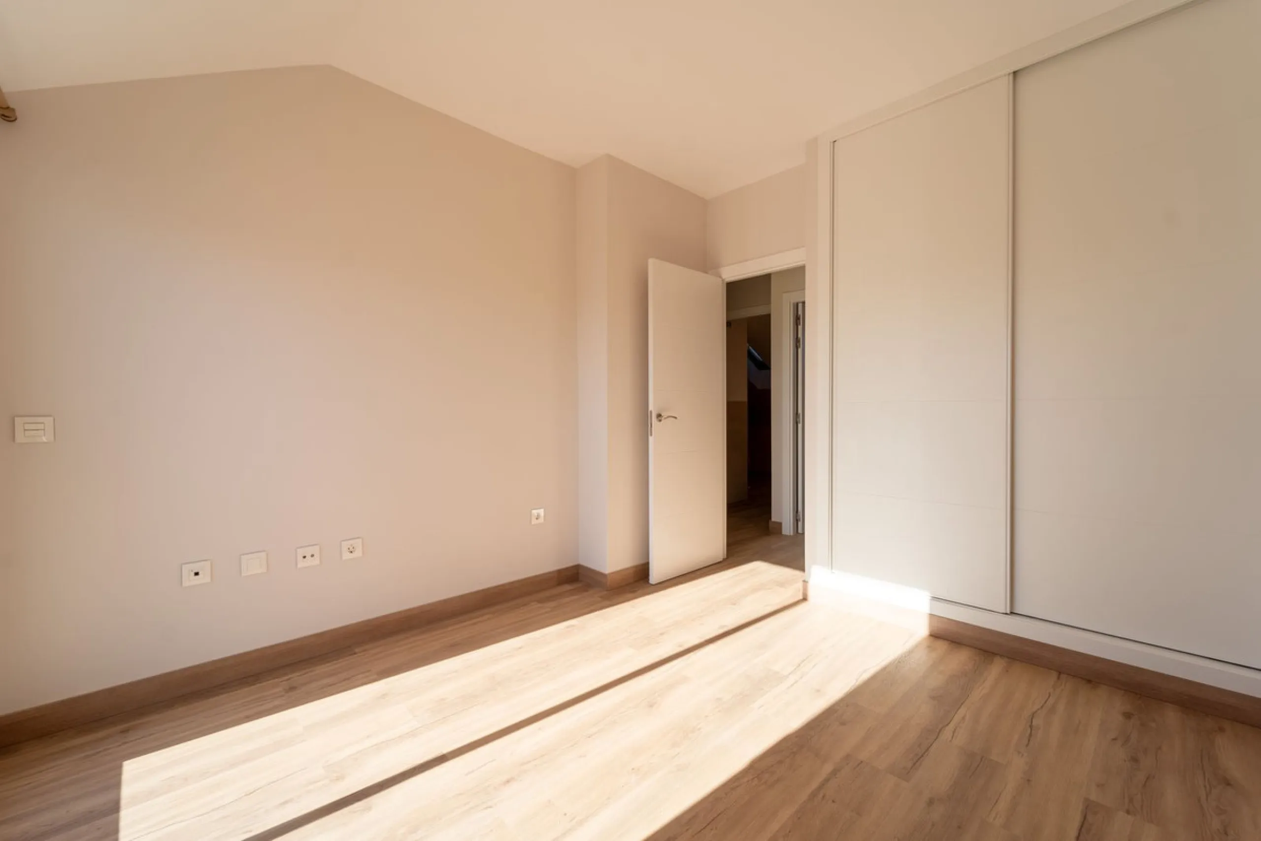 Lovely 3 bedroom Top floor Duplex  with fantastic location.