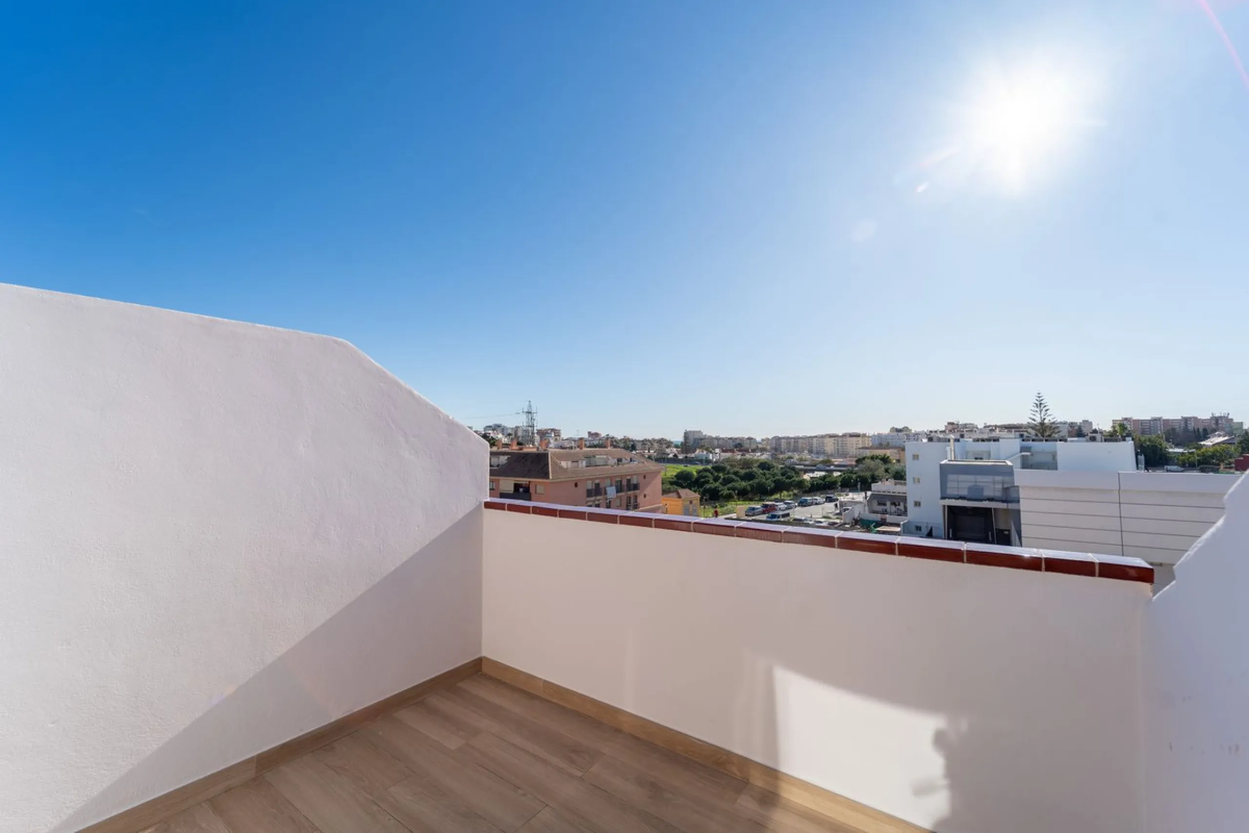 Lovely 3 bedroom Top floor Duplex  with fantastic location.