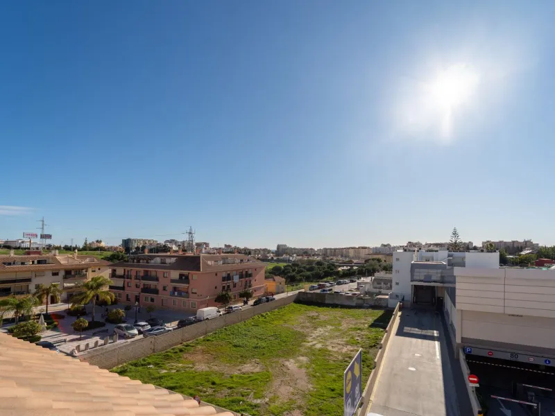 Lovely 3 bedroom Top floor Duplex  with fantastic location.