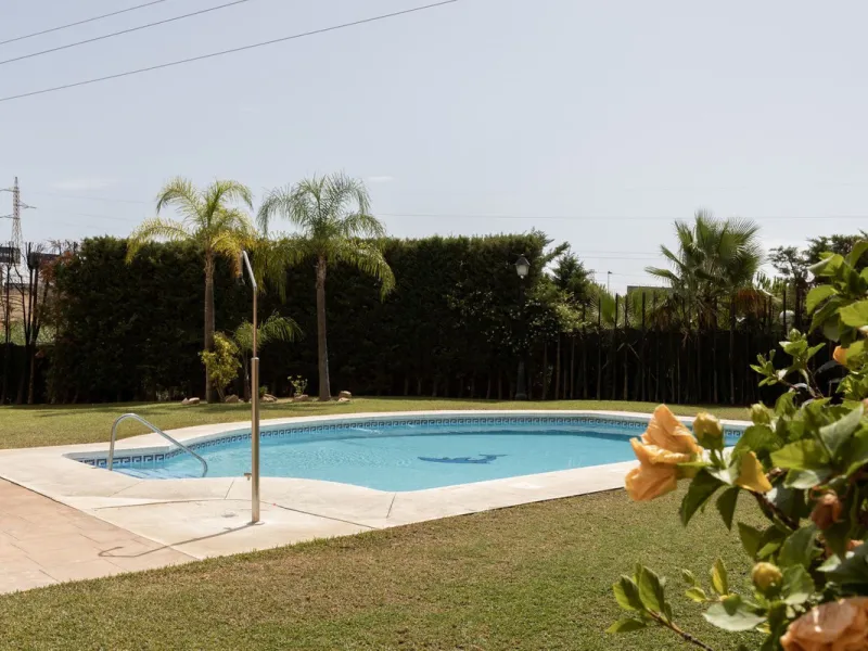 Lovely 3 bedroom Top floor Duplex  with fantastic location.