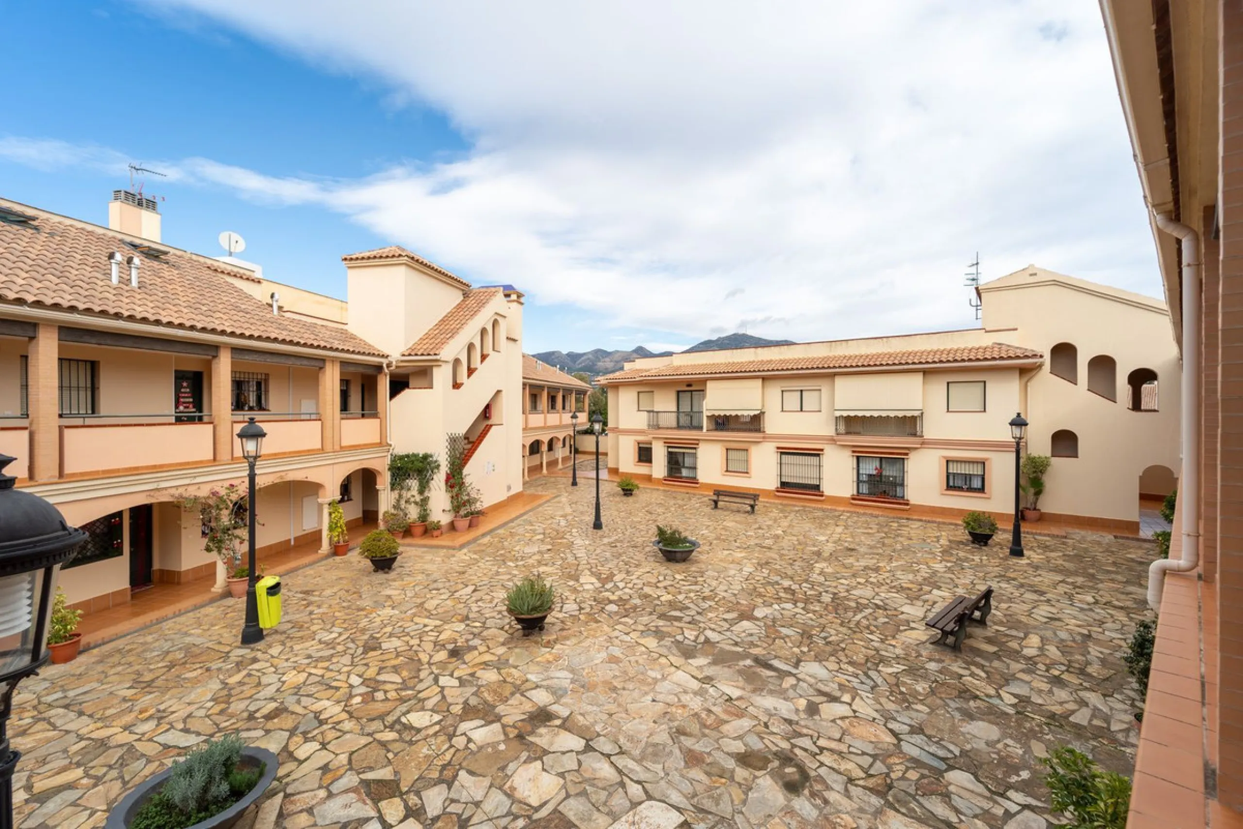 Lovely 3 bedroom Top floor Duplex  with fantastic location.