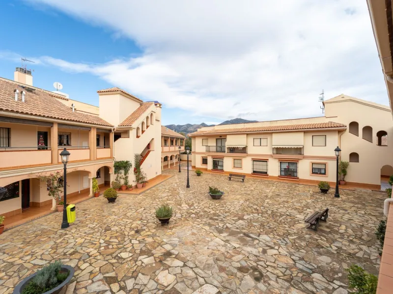 Lovely 3 bedroom Top floor Duplex  with fantastic location.