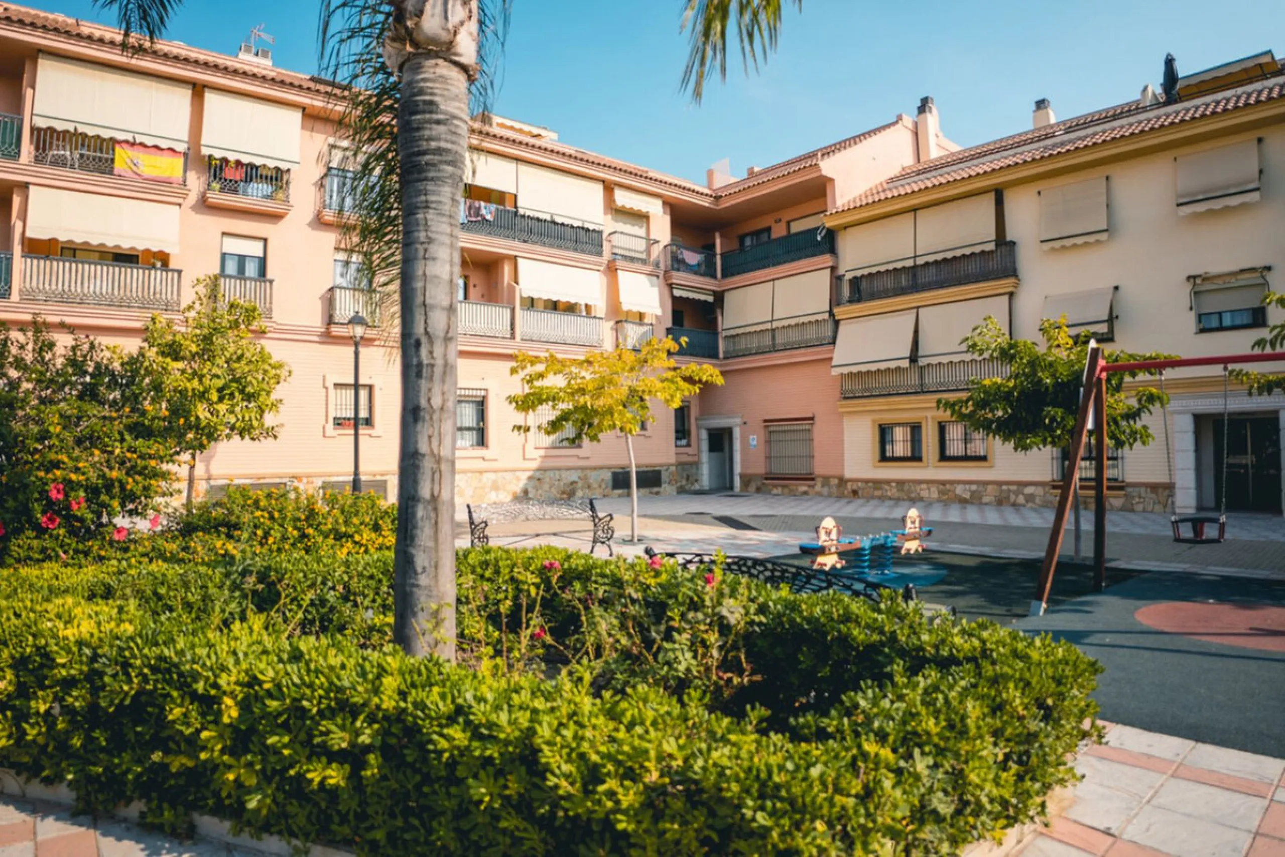 Lovely 3 bedroom Top floor Duplex  with fantastic location.
