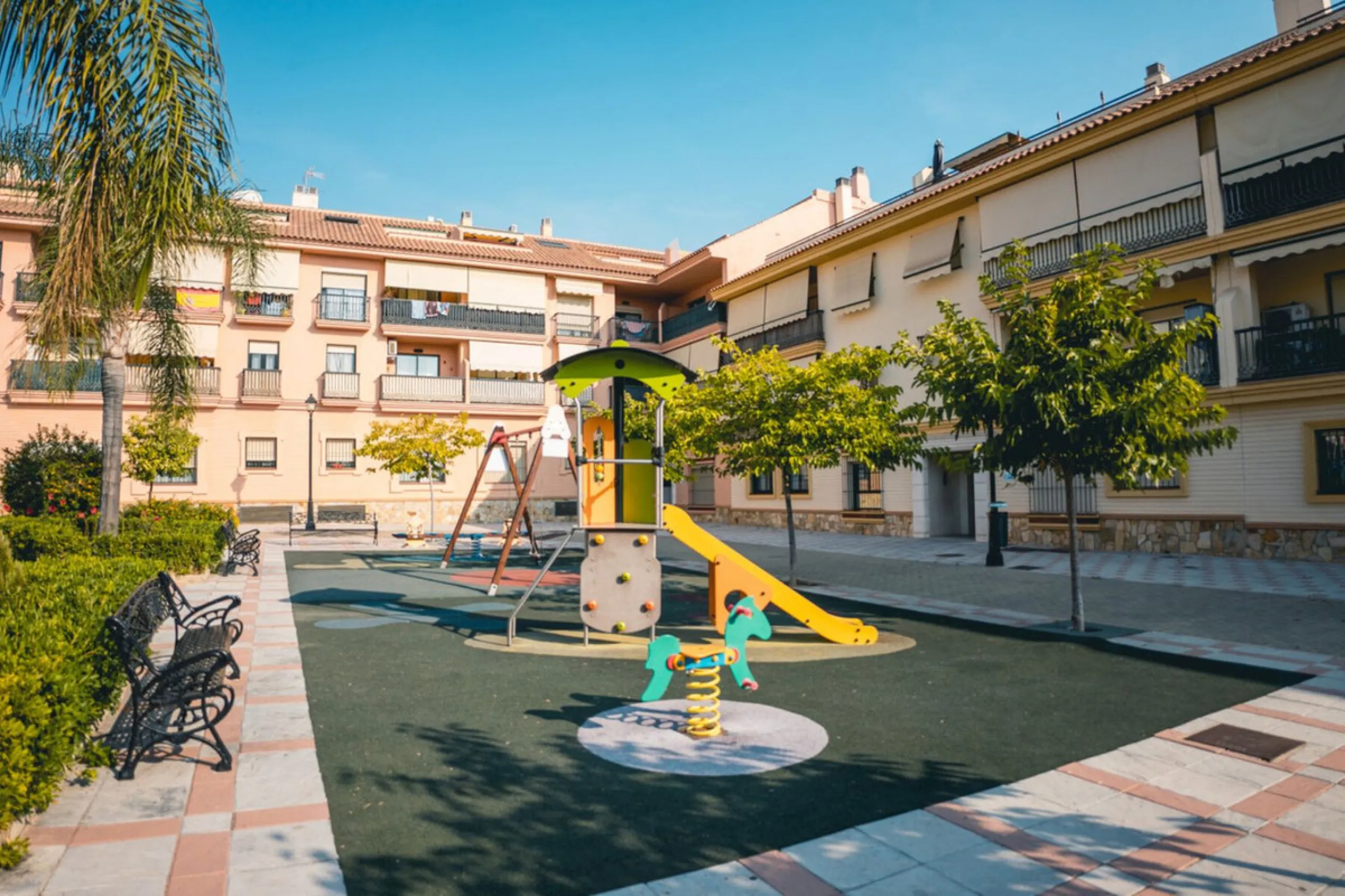 Lovely 3 bedroom Top floor Duplex  with fantastic location.