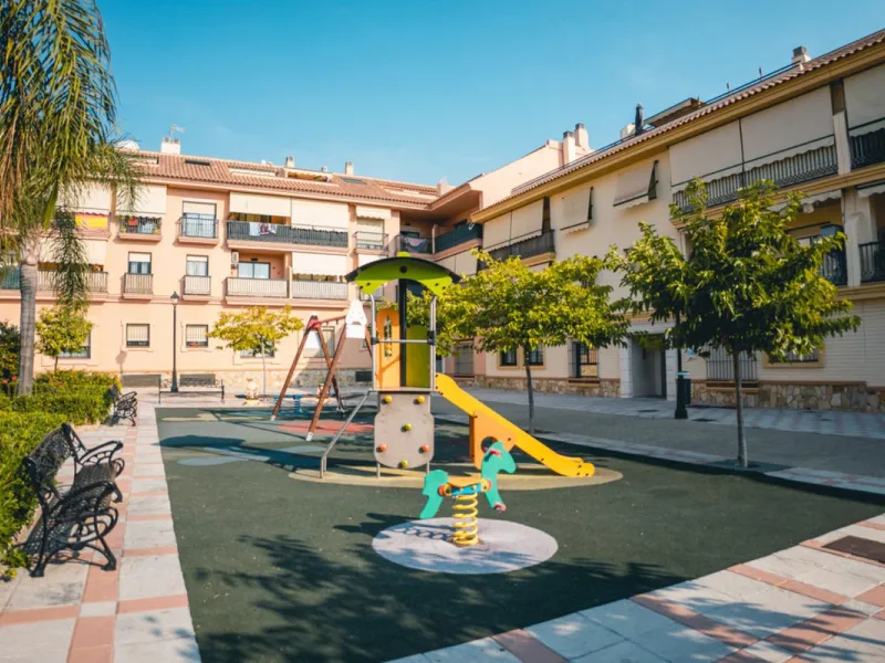 Lovely 3 bedroom Top floor Duplex  with fantastic location.