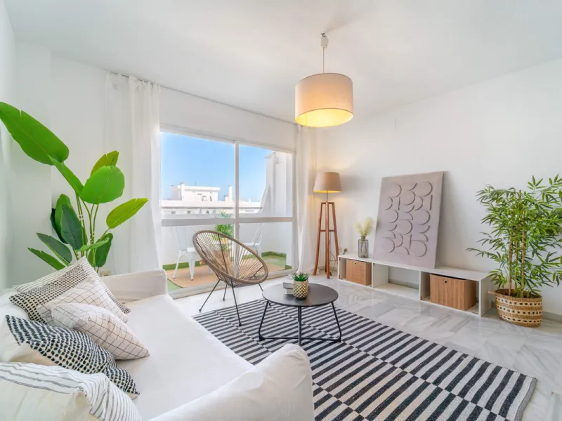 We present this fantastic top-floor apartment, fully exterior, standing out for its spaciousness, brightness, and beautiful open views.