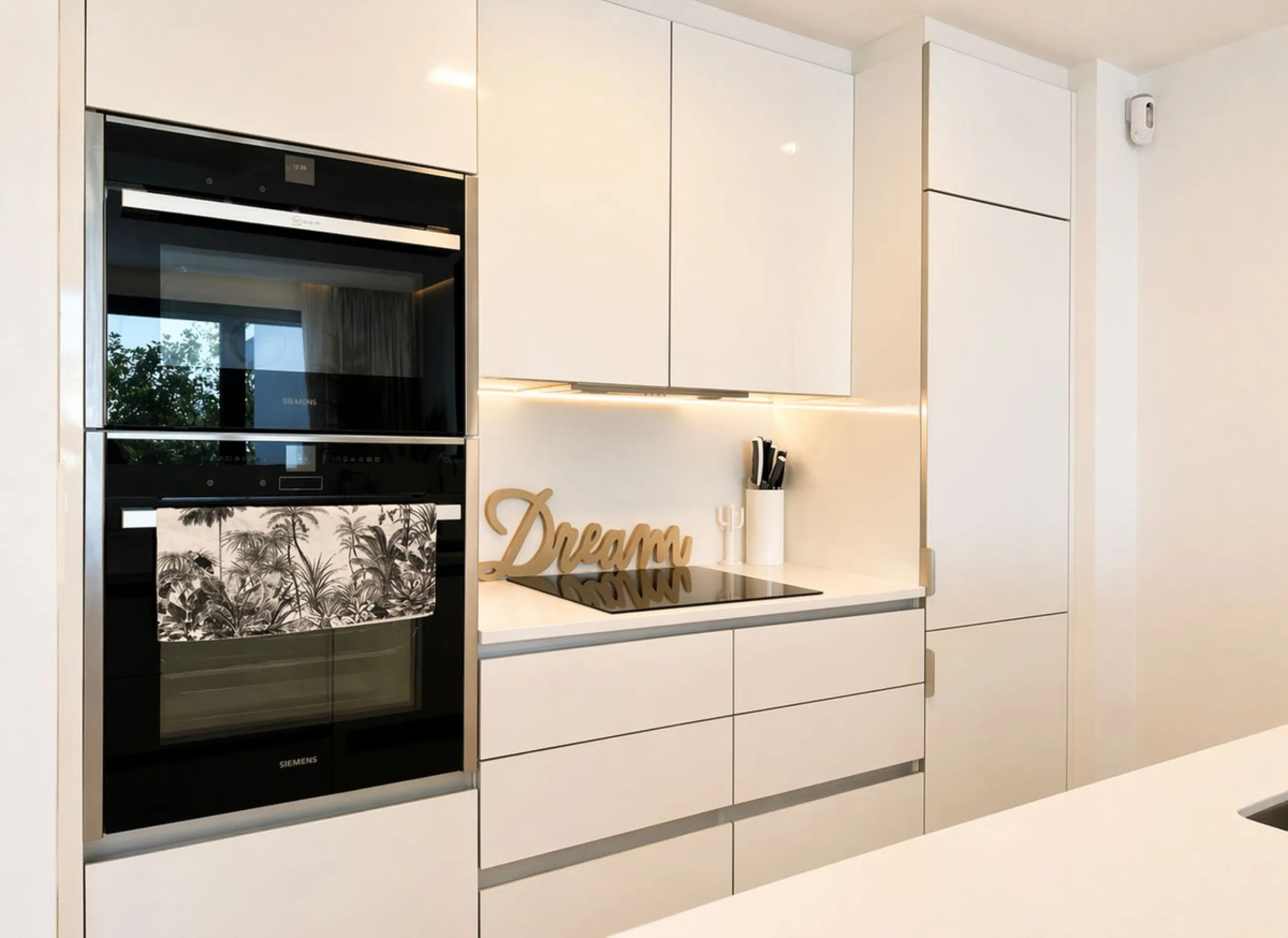 2-bedroom apartment, terrace, private pool, and garage in Cabopino, Marbella.