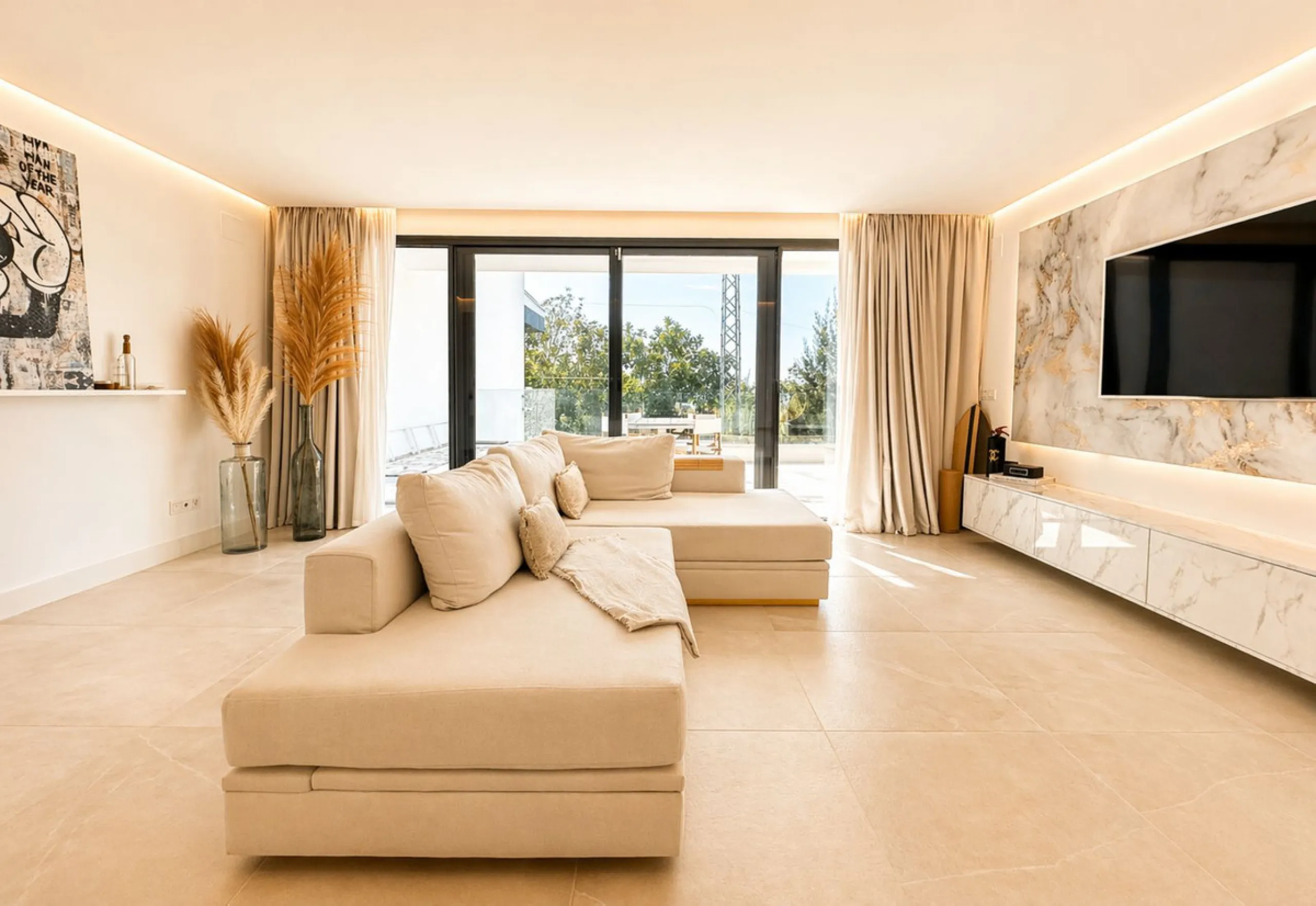 2-bedroom apartment, terrace, private pool, and garage in Cabopino, Marbella.