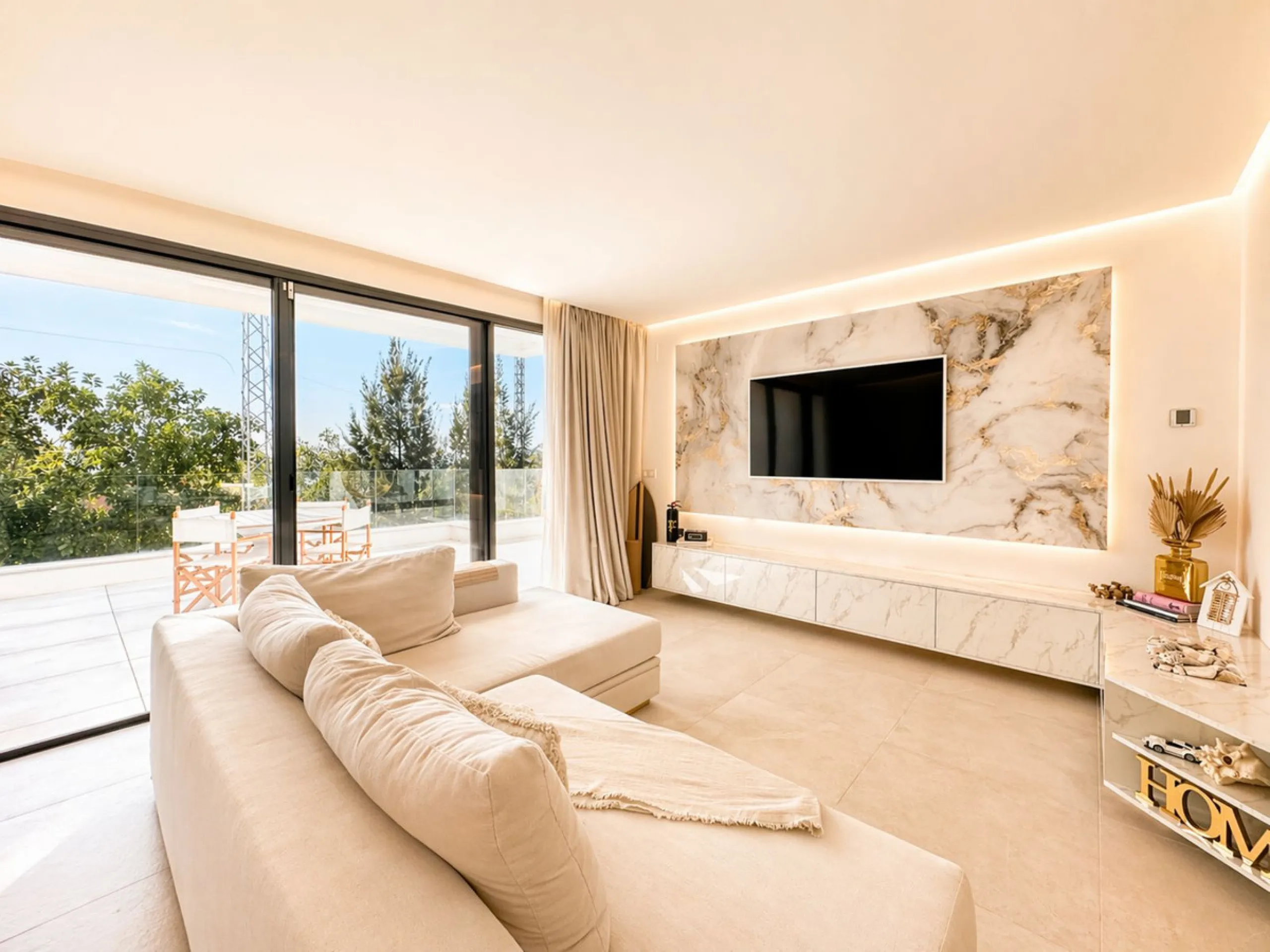 2-bedroom apartment, terrace, private pool, and garage in Cabopino, Marbella.