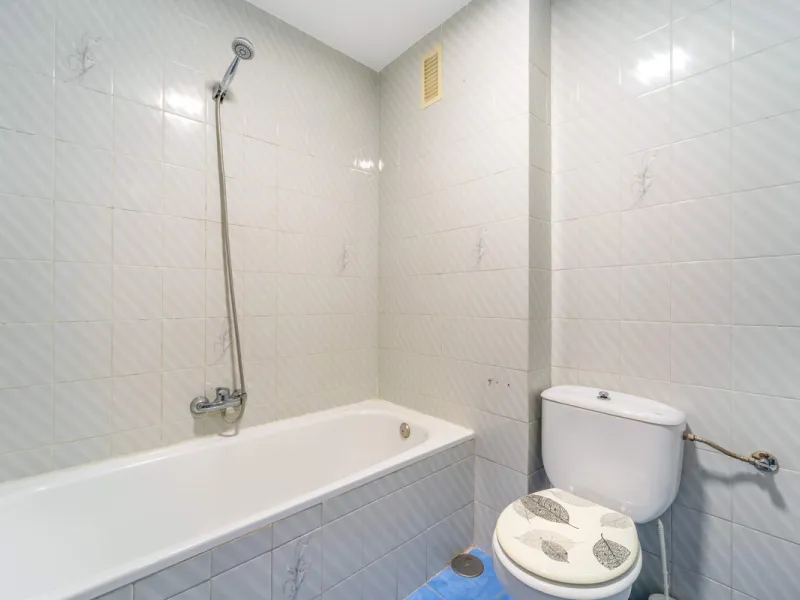 We present this fantastic top-floor apartment, fully exterior, standing out for its spaciousness, brightness, and beautiful open views.