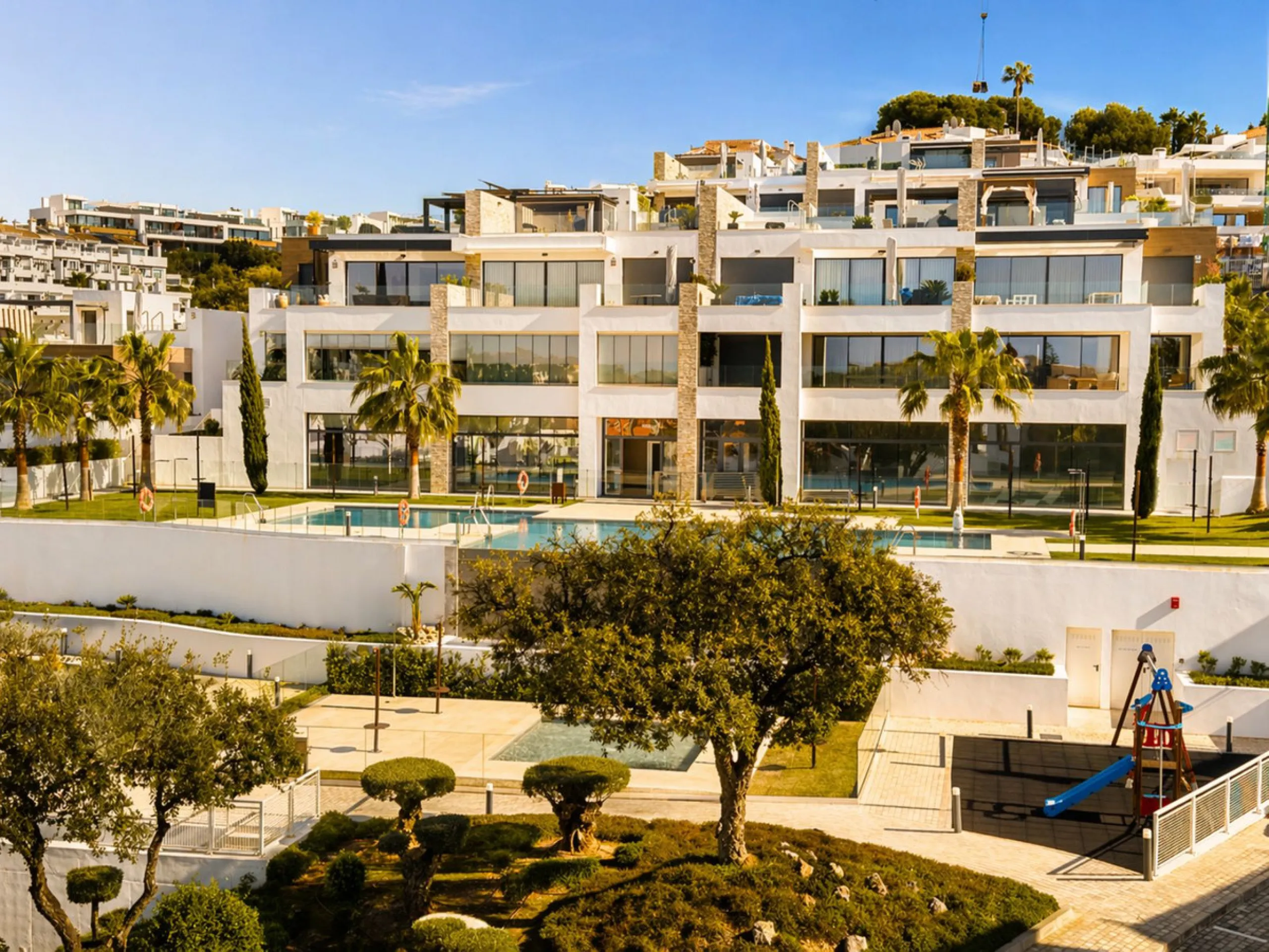 2-bedroom apartment, terrace, private pool, and garage in Cabopino, Marbella.