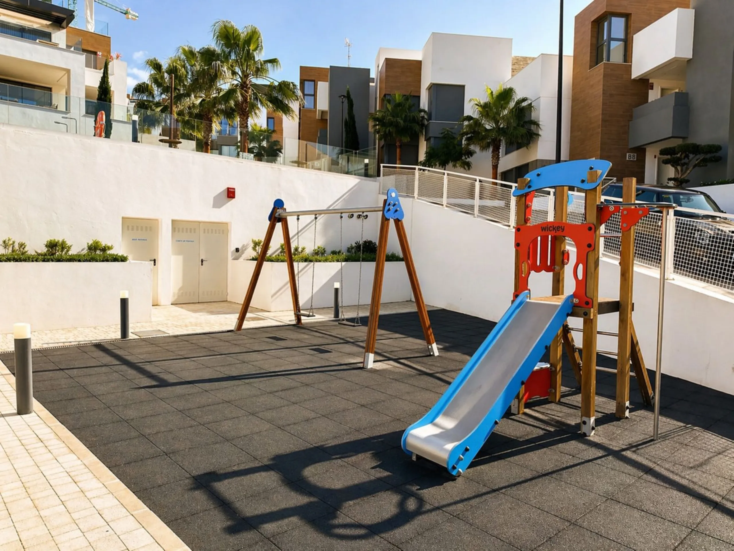 2-bedroom apartment, terrace, private pool, and garage in Cabopino, Marbella.