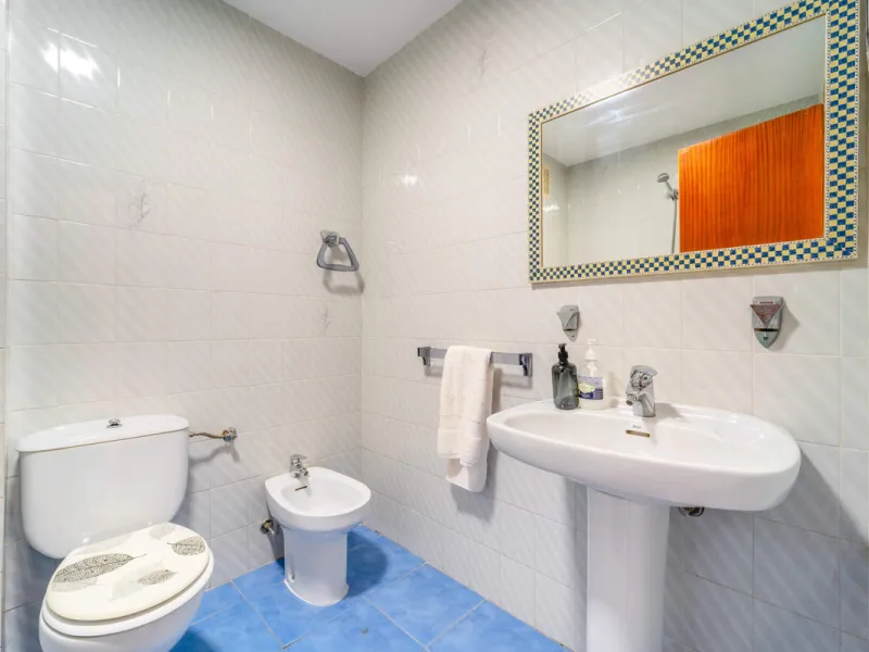 We present this fantastic top-floor apartment, fully exterior, standing out for its spaciousness, brightness, and beautiful open views.