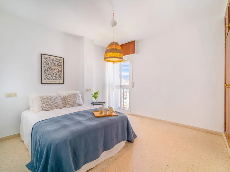We present this fantastic top-floor apartment, fully exterior, standing out for its spaciousness, brightness, and beautiful open views.