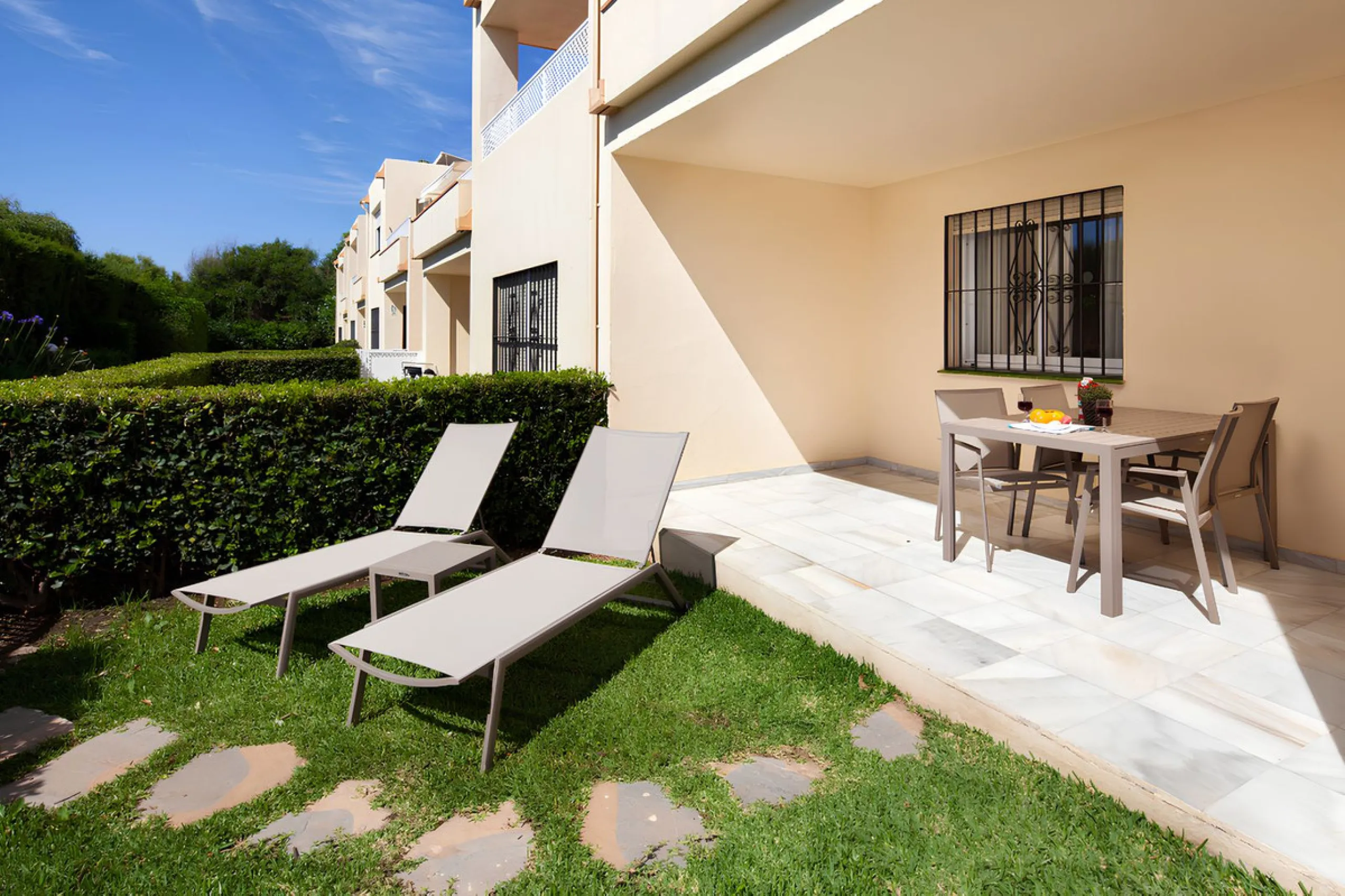 Beautifully Renovated Beachfront Garden Apartment