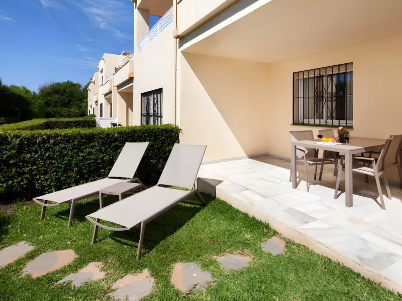 Beautifully Renovated Beachfront Garden Apartment