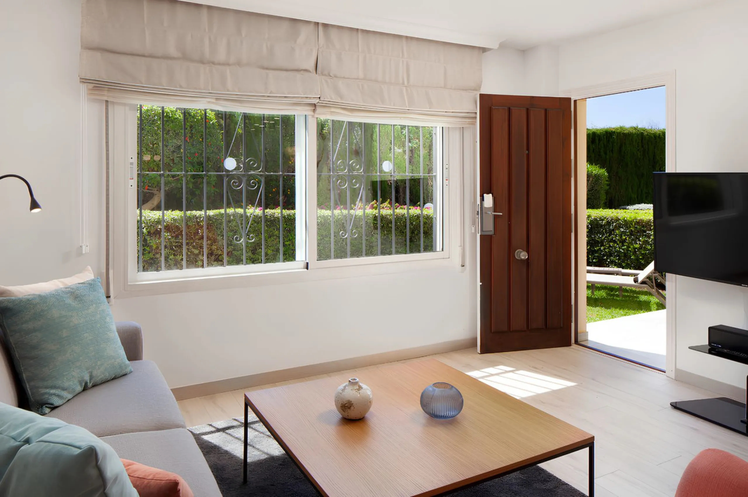 Beautifully Renovated Beachfront Garden Apartment