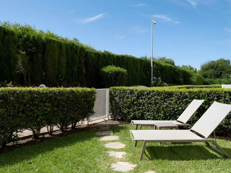 Beautifully Renovated Beachfront Garden Apartment