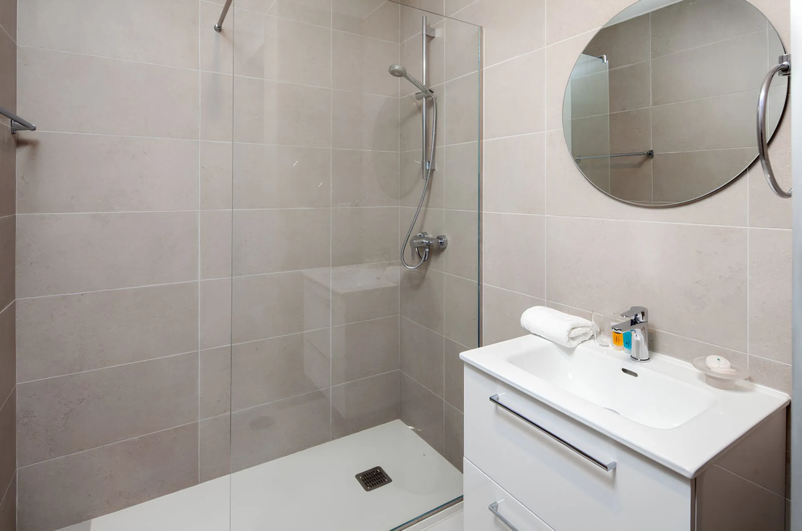 Beautifully Renovated Beachfront Garden Apartment