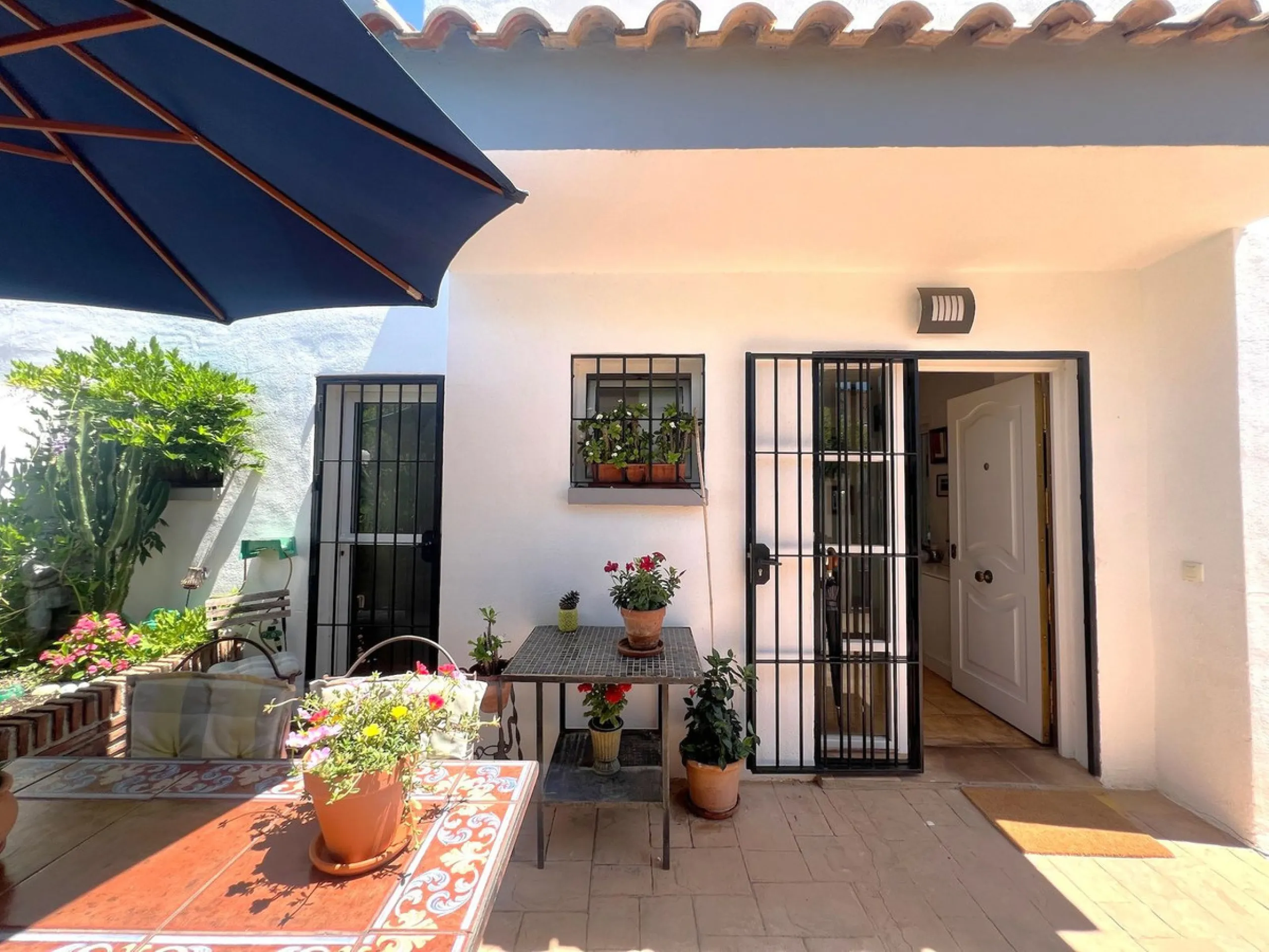House - Semi-Detached House в продаже в Fuengirola, Málaga. В доме 3 спален и 4 ванных комнат. Площадь дома 150 м²