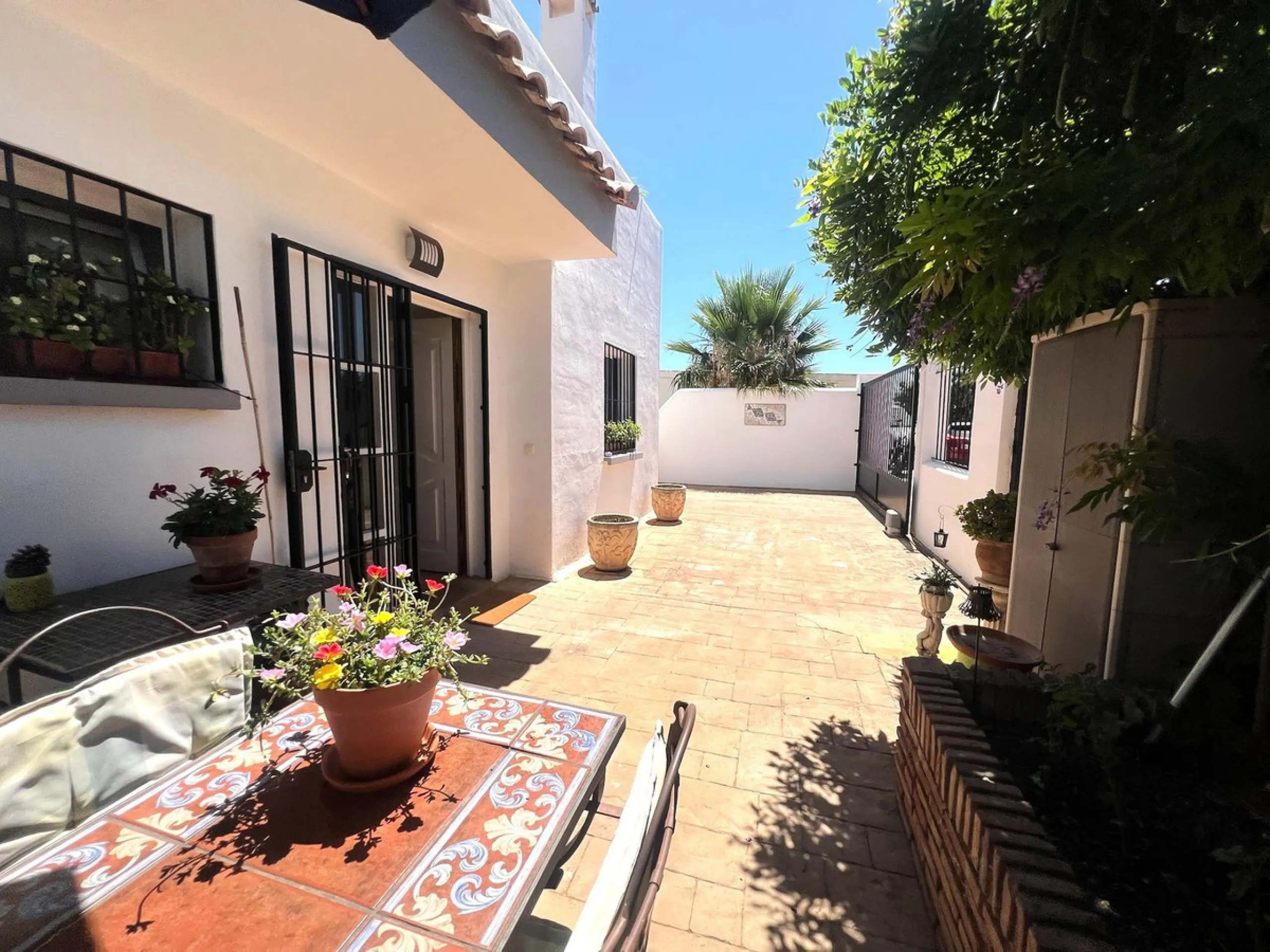 House - Semi-Detached House в продаже в Fuengirola, Málaga. В доме 3 спален и 4 ванных комнат. Площадь дома 150 м²