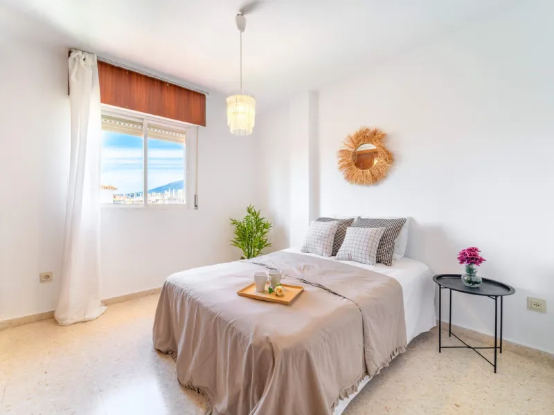 We present this fantastic top-floor apartment, fully exterior, standing out for its spaciousness, brightness, and beautiful open views.