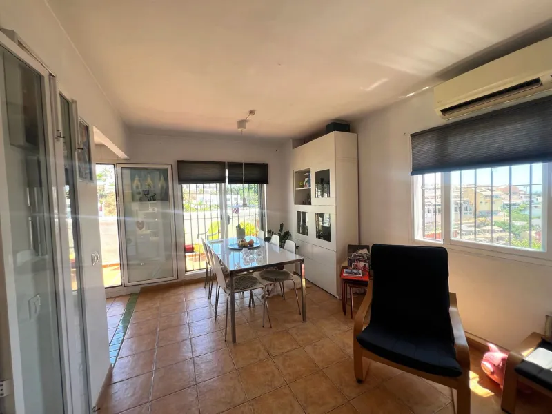 House - Semi-Detached House в продаже в Fuengirola, Málaga. В доме 3 спален и 4 ванных комнат. Площадь дома 150 м²