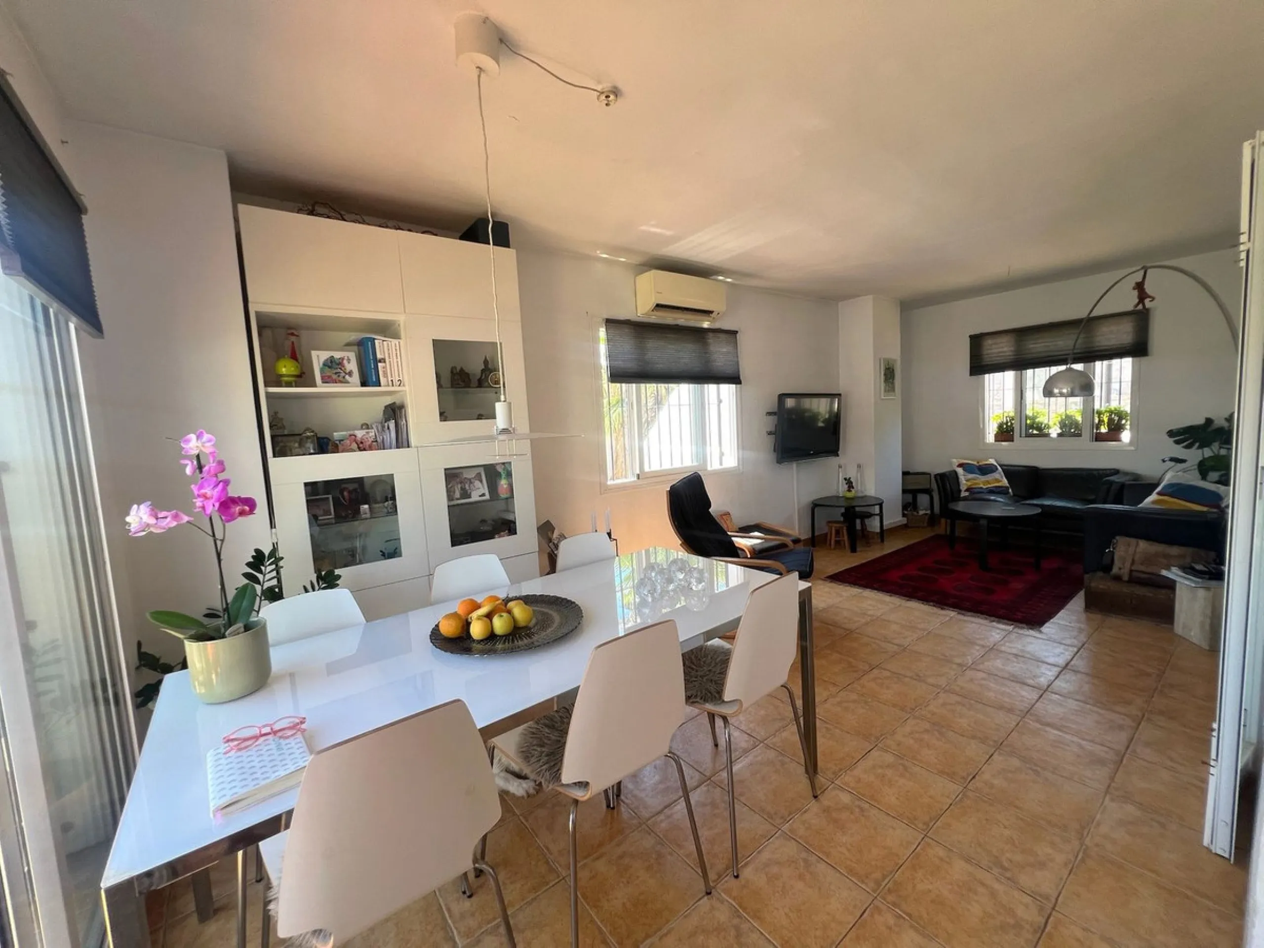 House - Semi-Detached House в продаже в Fuengirola, Málaga. В доме 3 спален и 4 ванных комнат. Площадь дома 150 м²