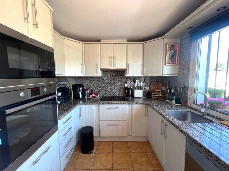 House - Semi-Detached House в продаже в Fuengirola, Málaga. В доме 3 спален и 4 ванных комнат. Площадь дома 150 м²