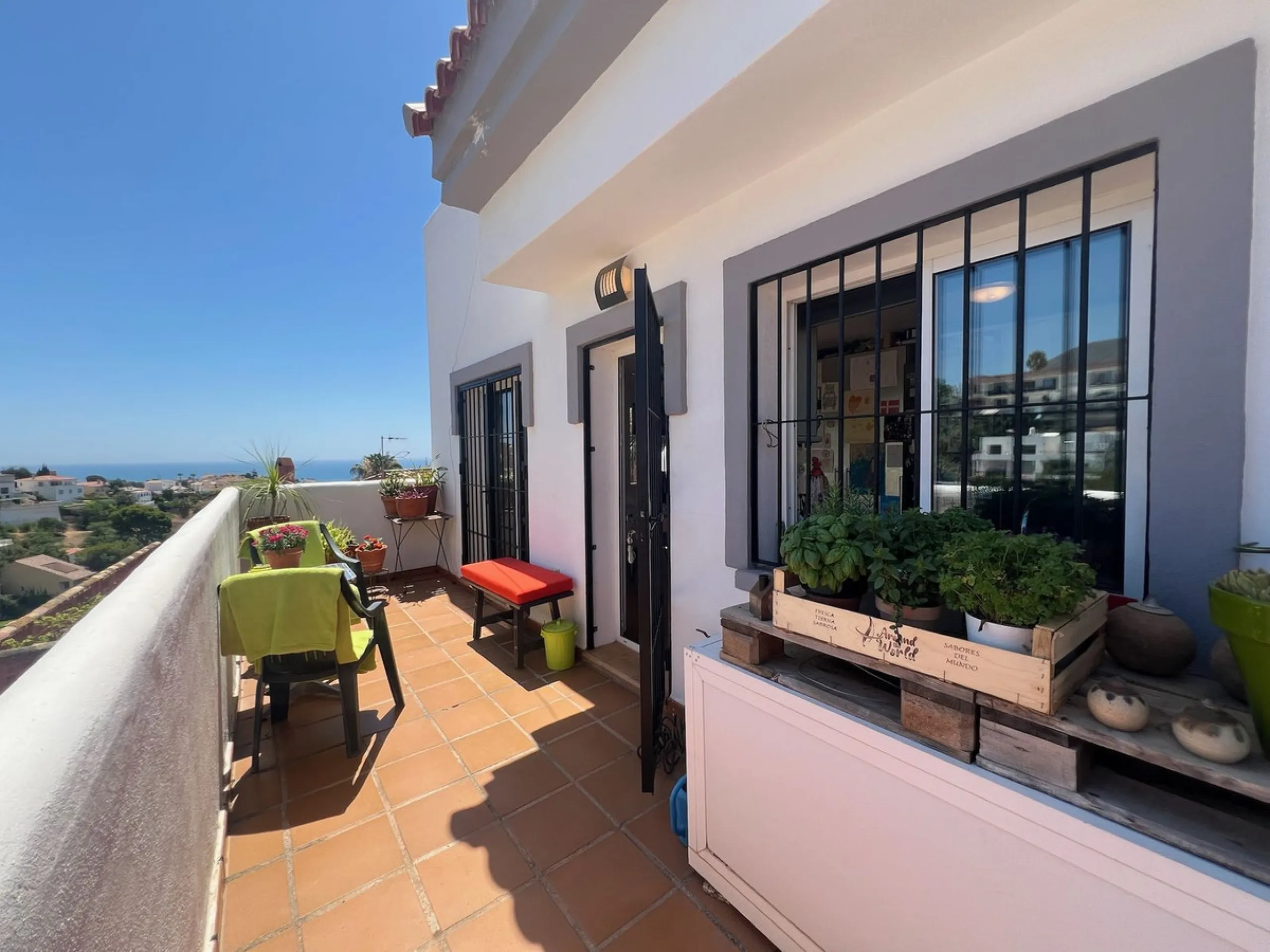House - Semi-Detached House в продаже в Fuengirola, Málaga. В доме 3 спален и 4 ванных комнат. Площадь дома 150 м²